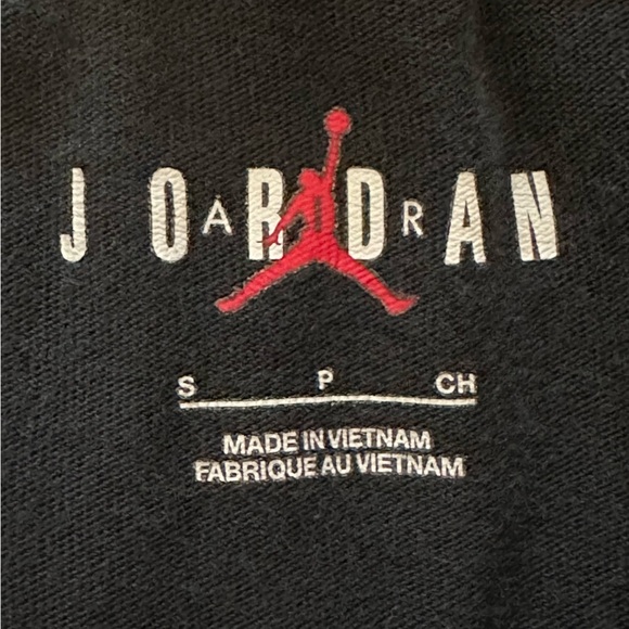 Nike Air Jordan Flight Essentials Holiday Black Red T Shirt Santa Feet Small - Picture 4 of 4